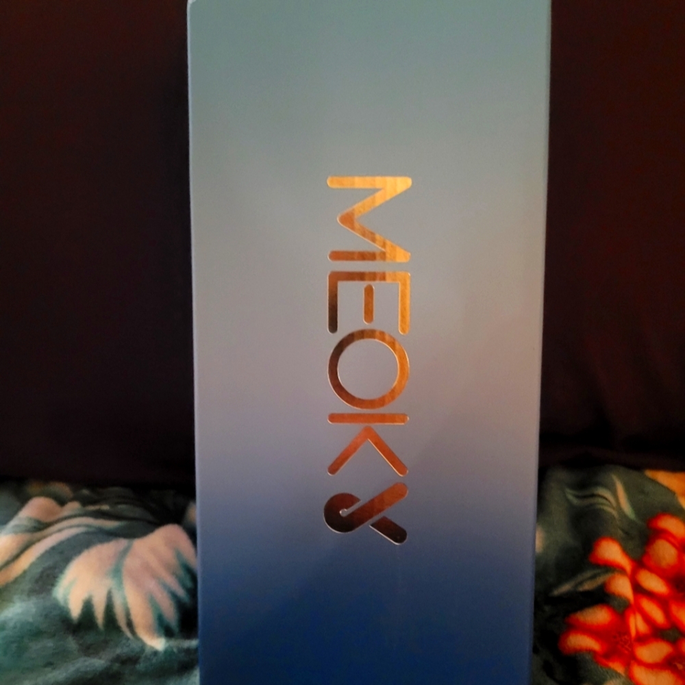40oz NIB Meoky Blue Gradient Tumbler